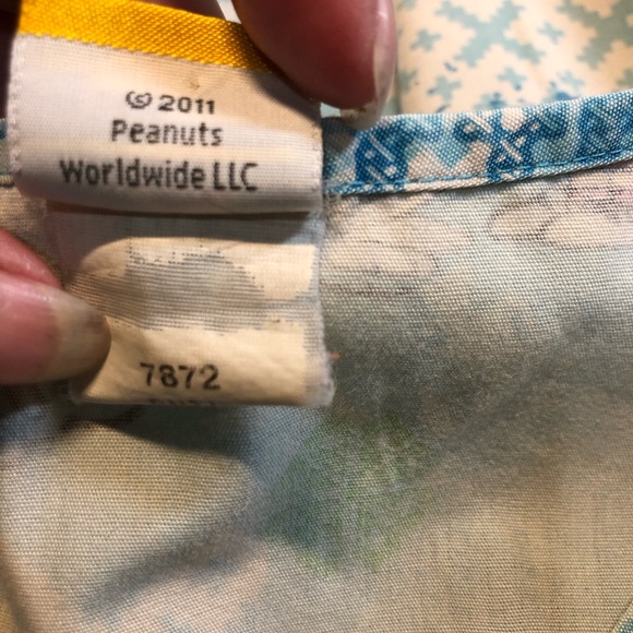 Peanuts Scrub Top  Nurses Top 2 large front pockets XL V Neck - Picture 9 of 9